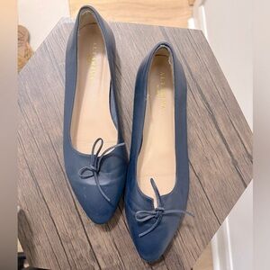 LIKE NEW ITALIAN DESIGNER Altariva Navy Blue Leather Flats with ribbon